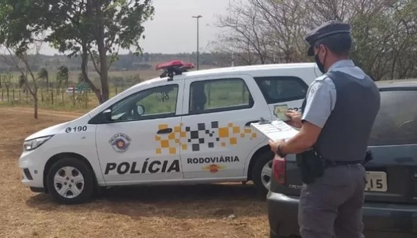 Pol�cia Rodovi�ria flagra mulher com CNH falsa na Rodovia Euclides de Oliveira Figueiredo, em Teodoro Sampaio