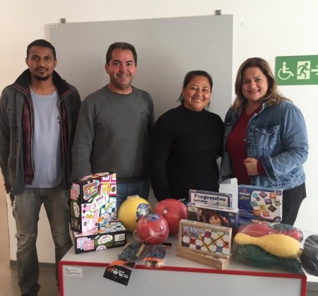 Prefeita de Salmourão entrega kit esportivo para a Rede Municipal de Ensino