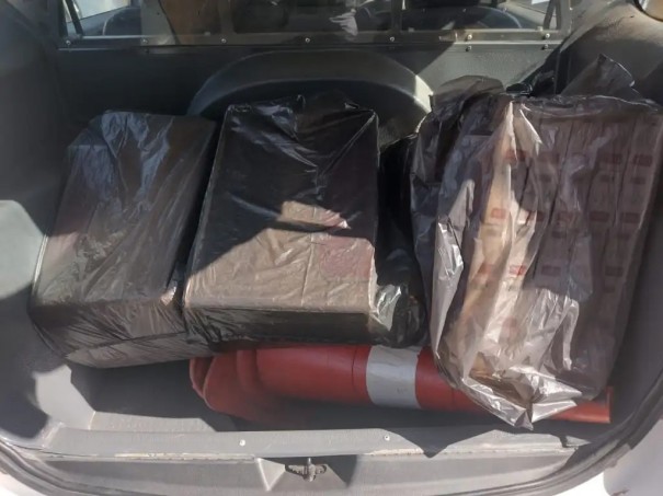 FL�RIDA: Duas pessoas s�o levadas � sede da Pol�cia Federal ap�s a��o da Pol�cia Militar