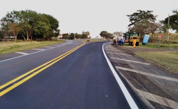 SP-294 tem recupera��o de pavimento entre Pacaembu e Irapuru