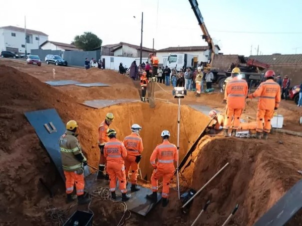 Morre criana que ficou 18 horas presa em buraco de 8 metros de profundidade em MG