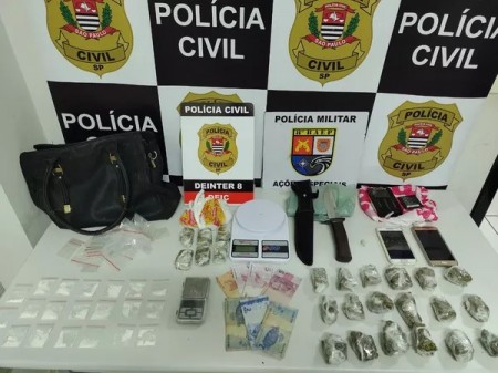 'Vovó do tráfico' é presa em flagrante por guardar drogas em casa e usar faca para ameaçar policiais em Presidente Prudente