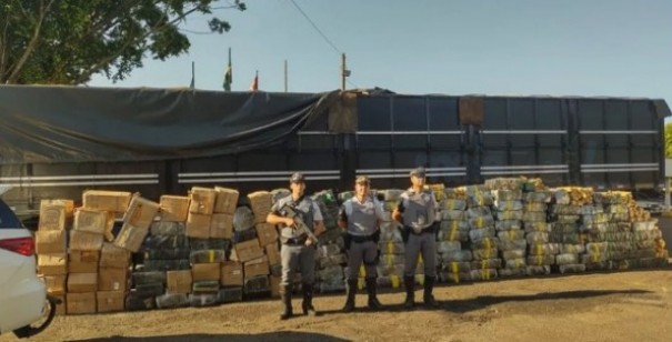 Polcia Rodoviria apreende mais de 3 toneladas de maconha na Raposo Tavares em Assis