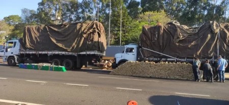 Fiscalização policial apreende mais de 2 toneladas de drogas em meio a carga de sucata, em Presidente Prudente