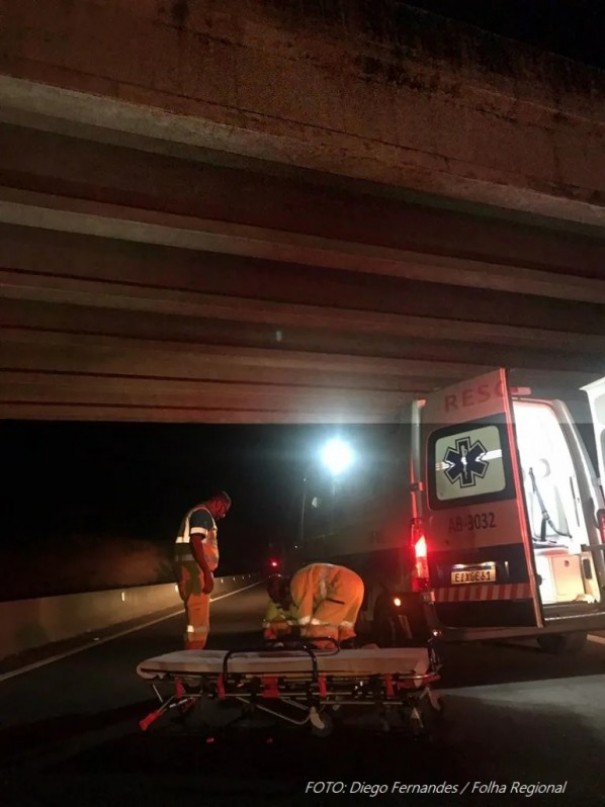 Mulher cai de viaduto na SP-294 em Fl�rida Paulista
