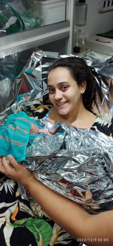 Bombeiros auxiliam mulher que entrou em trabalho de parto em casa, em Osvaldo Cruz