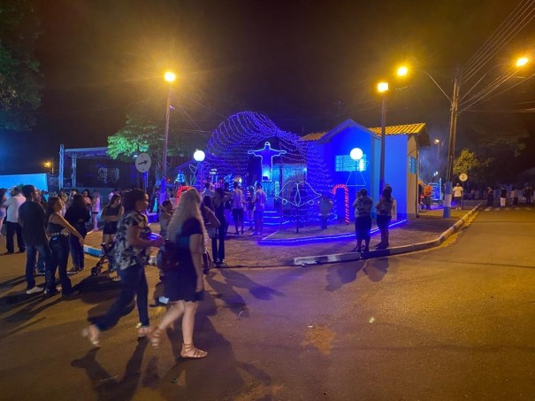 Sagres inaugura ilumina��o da Pra�a da Matriz com muitas luzes e motivos natalinos