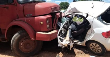 Acidente com caminhão canavieiro de Flórida Paulista resulta na morte de uma pessoa