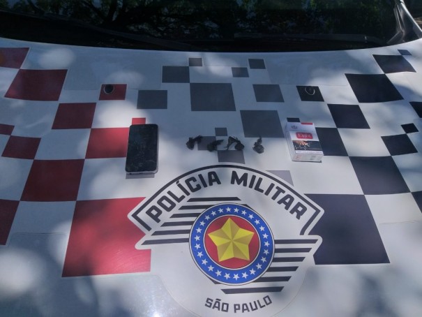 Durante abordagem, PM surpreende indiv�duo com coca�na em Osvaldo Cruz 