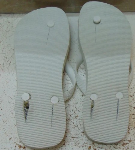 Mãe envia correspondência com droga sintética escondida em chinelos para o filho preso em penitenciária de Pacaembu