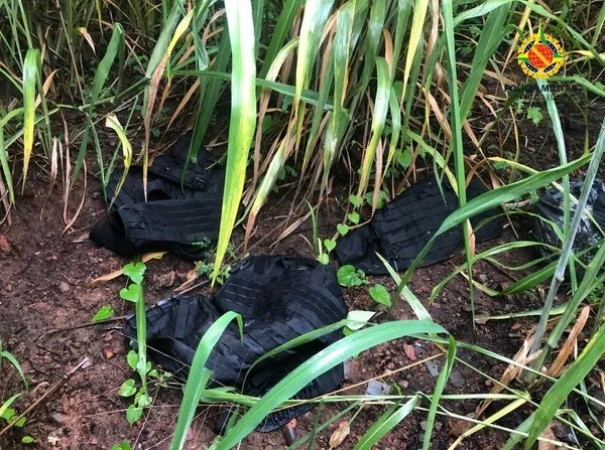 PM desarma cerca de 40 kg de explosivos encontrados em �rea de mata no Gama, no DF