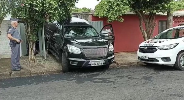 Ap�s seis dias de interna��o sob escolta policial, filho suspeito de torturar e assassinar a pr�pria m�e � levado para o CDP de Caiu�