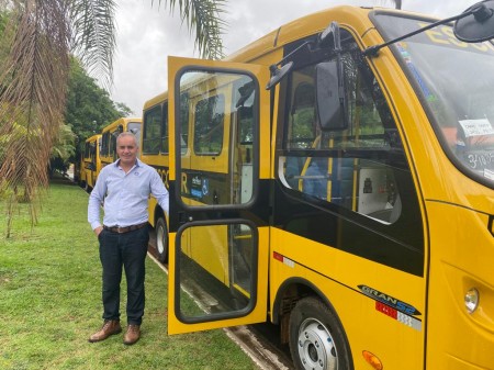 Município de Sagres recebe ônibus zero quilômetro para transporte de alunos