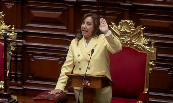 Nova presidente do Peru pedir ao Congresso que antecipe eleies