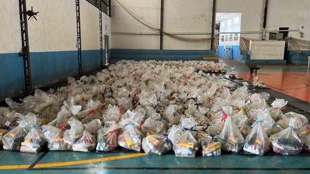 Fundo Social de Osvaldo Cruz, Prefeitura e S.O.S. entregam hoje 1 mil cestas de natal 