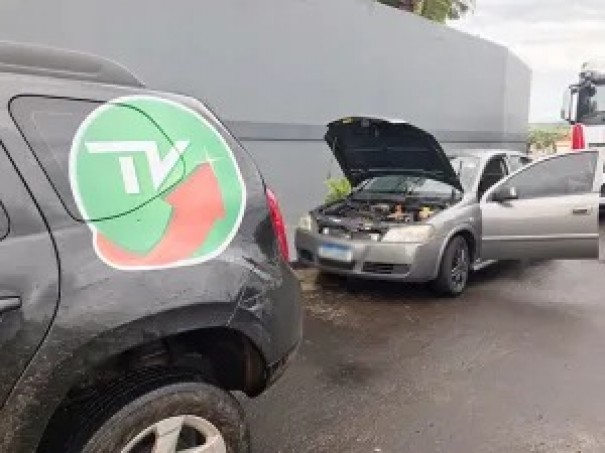 Fuga da Pol�cia termina com carros apreendidos e um preso com drogas em Fl�rida Paulista