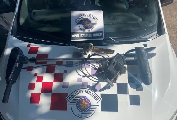 Dois homens s�o presos em flagrante por recepta��o em Paulic�ia