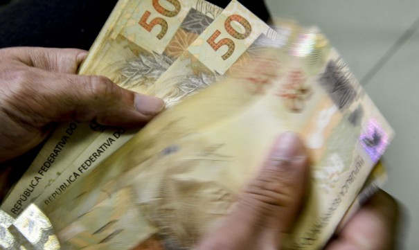 Poupana tem retirada lquida de R$ 7,42 bilhes em novembro