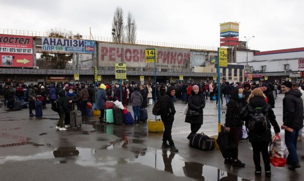 Foras russas se aproximam da capital ucraniana