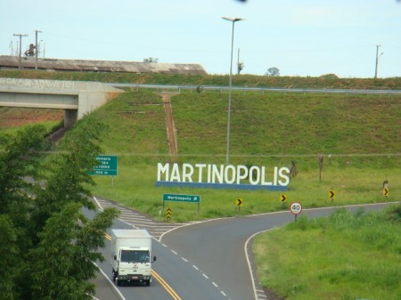 Manutenção emergencial altera trânsito na SP-425, em Martinópolis