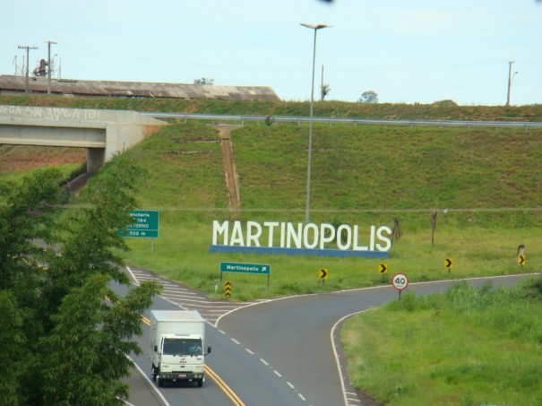 Manuteno emergencial altera trnsito na SP-425, em Martinpolis
