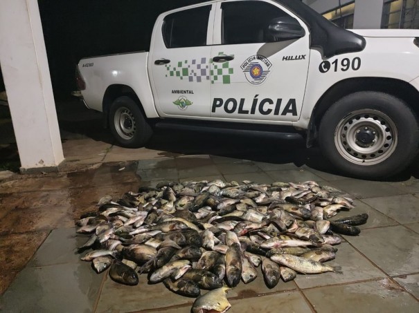 Pescador  autuado em R$ 2,5 mil por pescar 76 quilos de peixes de espcies nativas durante a piracema