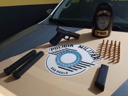 Pistola 9mm, carregadores e munições são apreendidos durante fiscalização da Polícia Rodoviária