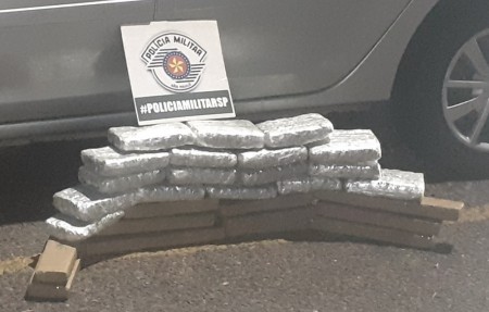 Motorista é preso com quase 20 quilos de maconha escondidos em portas de carro