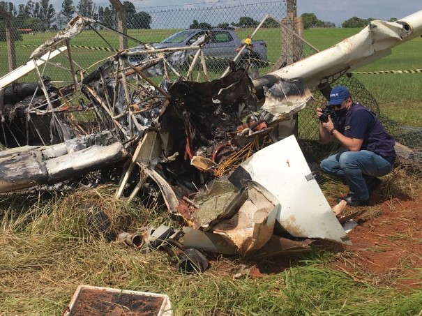 Peritos iniciam investigao no Aeroporto Estadual de Dracena aps queda de avio agrcola
