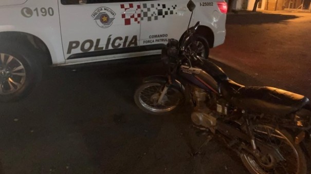 Em Adamantina, moto � furtada e pouco depois recuperada pela Pol�cia Militar e devolvida ao dono