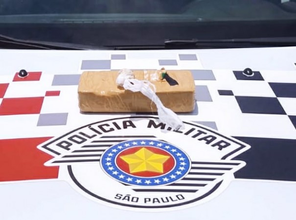 Pol�cia Militar prende casal por tr�fico e apreende 1kg de pasta base de coca�na em Osvaldo Cruz