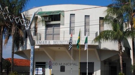 Câmara dos vereadores de Parapuã aprova aumento de 16% para servidores municipais e criação de novos cargos