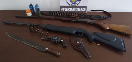 Idoso é flagrado com armas e munições em Rinópolis