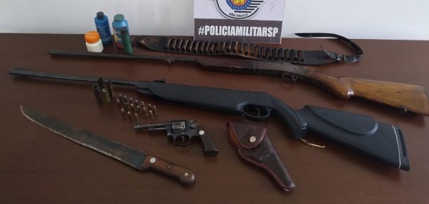 Idoso � flagrado com armas e muni��es em Rin�polis