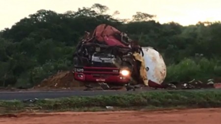 Caminhoneiro morre em acidente na SP-333