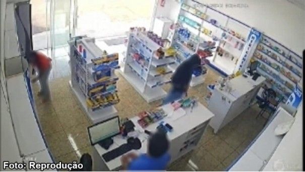 Farm�cia de Iacri sofre assalto no fim desta tarde 