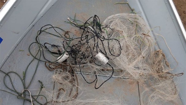 Pol�cia Ambiental apreende petrechos de pesca no rio do peixe em Parapu� 