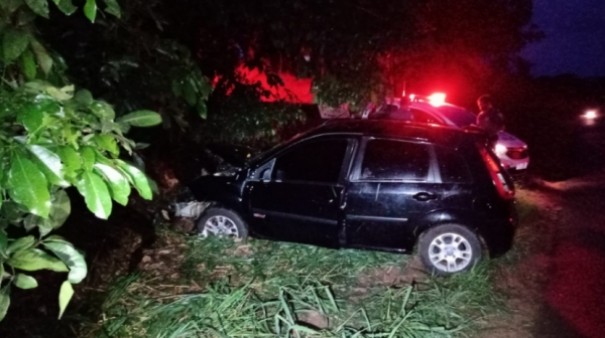 Idoso de 76 anos morre ap�s ve�culo que dirigia chocar-se contra �rvore