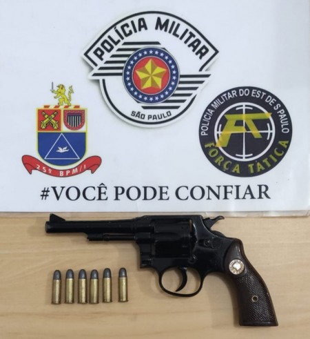 Força Tática prende casal e apreende arma de fogo em Osvaldo Cruz