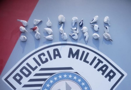 Mãe denuncia o próprio filho à polícia após encontrar porções de cocaína em quarto