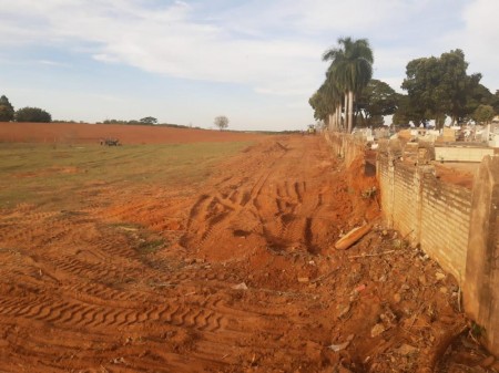 Após adquirir nova área, prefeitura de Parapuã inicia obras de ampliação no cemitério municipal
