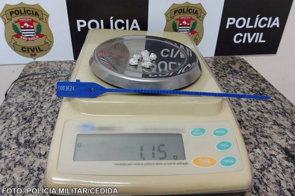 Menor � flagrado por��es de entorpecente em Iacri (SP)