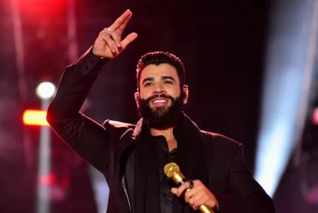 Mulher vence processo de R$ 50 mil contra Gusttavo Lima após música citar número de celular dela