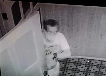 FLÓRIDA: R$ 8 mil são levados em furto na igreja, câmeras mostram a ação do criminoso