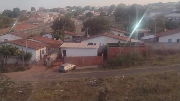 Marido � preso em flagrante ap�s atear fogo na casa da fam�lia e tentar matar esposa e filha de 2 anos em �lvares Machado