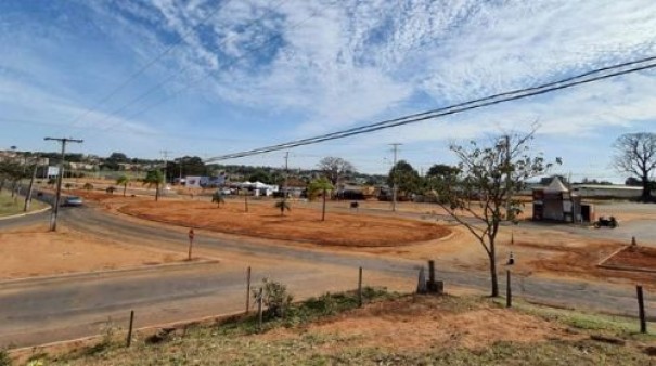 Rotat�ria aumenta seguran�a e mobilidade na vicinal Tup�-Parnaso