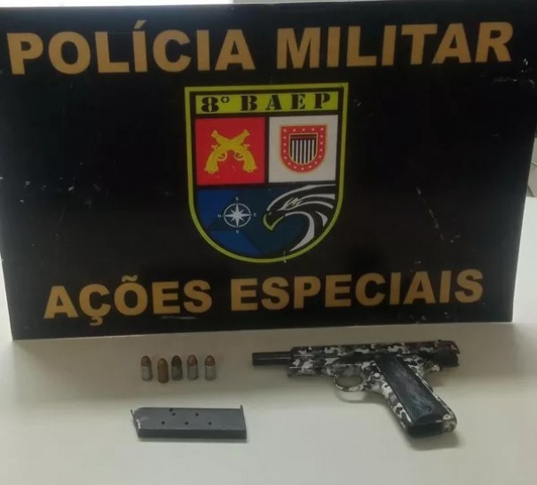 Aps denncia, pistola municiada e com numerao suprimida  apreendida pela Polcia Militar