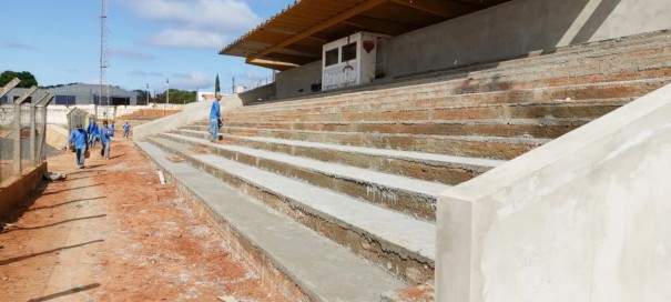 PARAPUÃ: Prosseguem as obras no Estádio Municipal