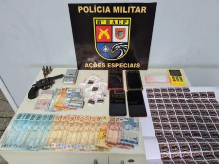 Revólver, munições e porções de cocaína são apreendidos pela Polícia Militar em Presidente Prudente