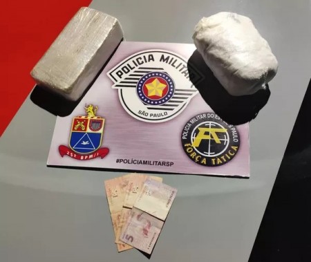 Dupla contrata motorista por aplicativo para transportar drogas e acaba detida em abordagem da Polícia Militar